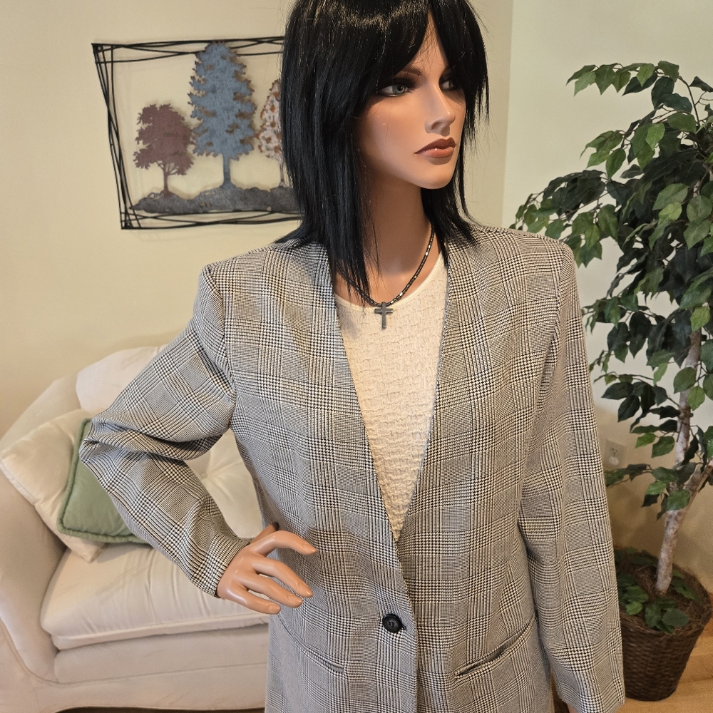 Michael K. Black & White Plaid Woman's Business Suit Size 12